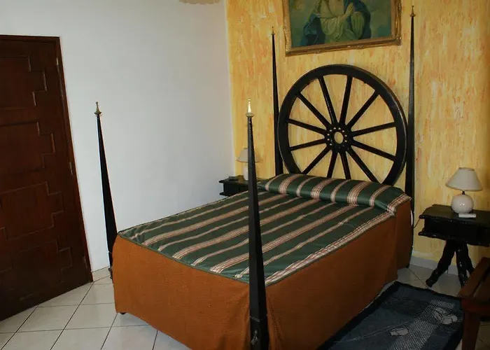 Отель Vila Emilia Албуфейра
